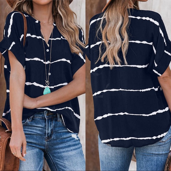 Tops - 🆕Navy V Neck Striped Relaxing Tee